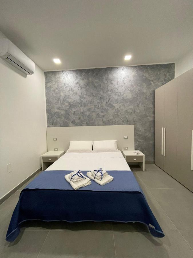 3 Rooms Chiaia Наполи Екстериор снимка