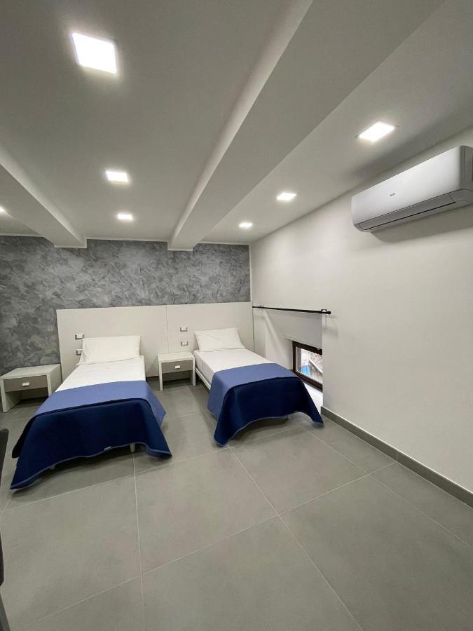 3 Rooms Chiaia Наполи Екстериор снимка