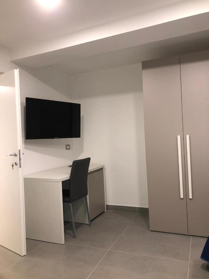 3 Rooms Chiaia Наполи Екстериор снимка