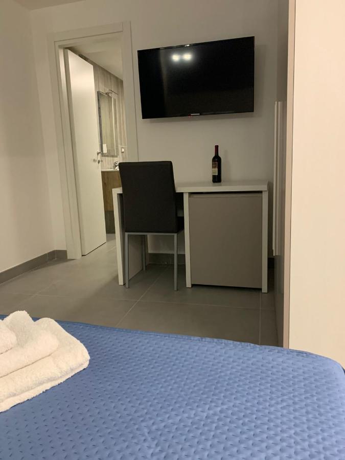 3 Rooms Chiaia Наполи Екстериор снимка