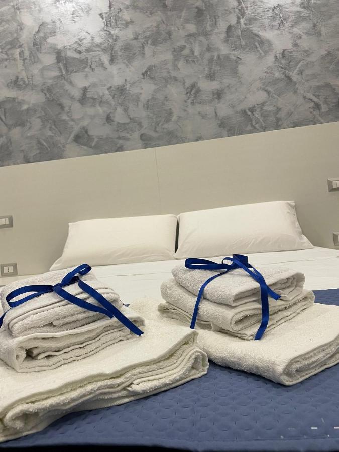 3 Rooms Chiaia Наполи Екстериор снимка
