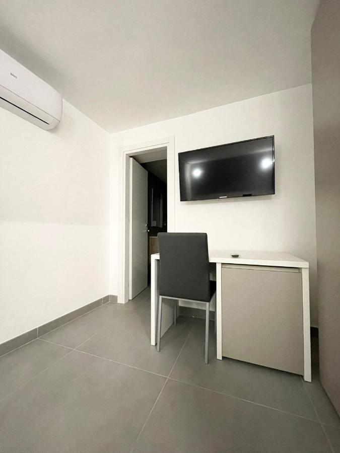 3 Rooms Chiaia Наполи Екстериор снимка
