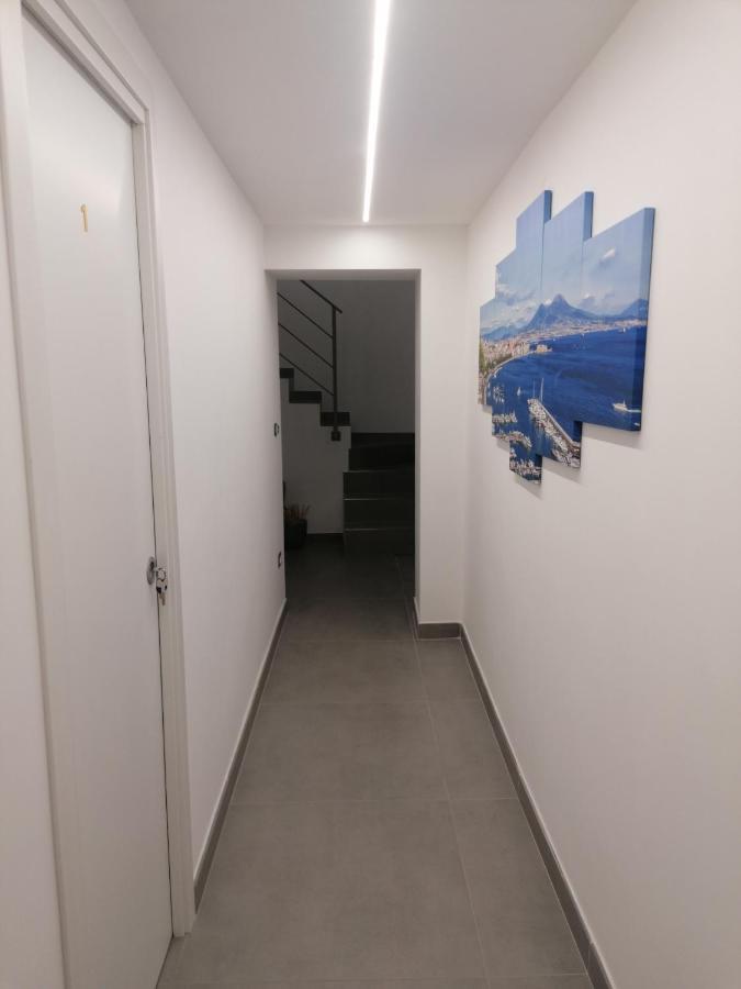 3 Rooms Chiaia Наполи Екстериор снимка
