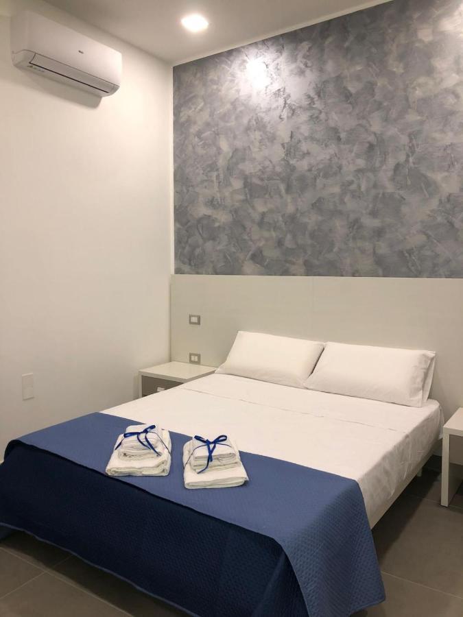 3 Rooms Chiaia Наполи Екстериор снимка